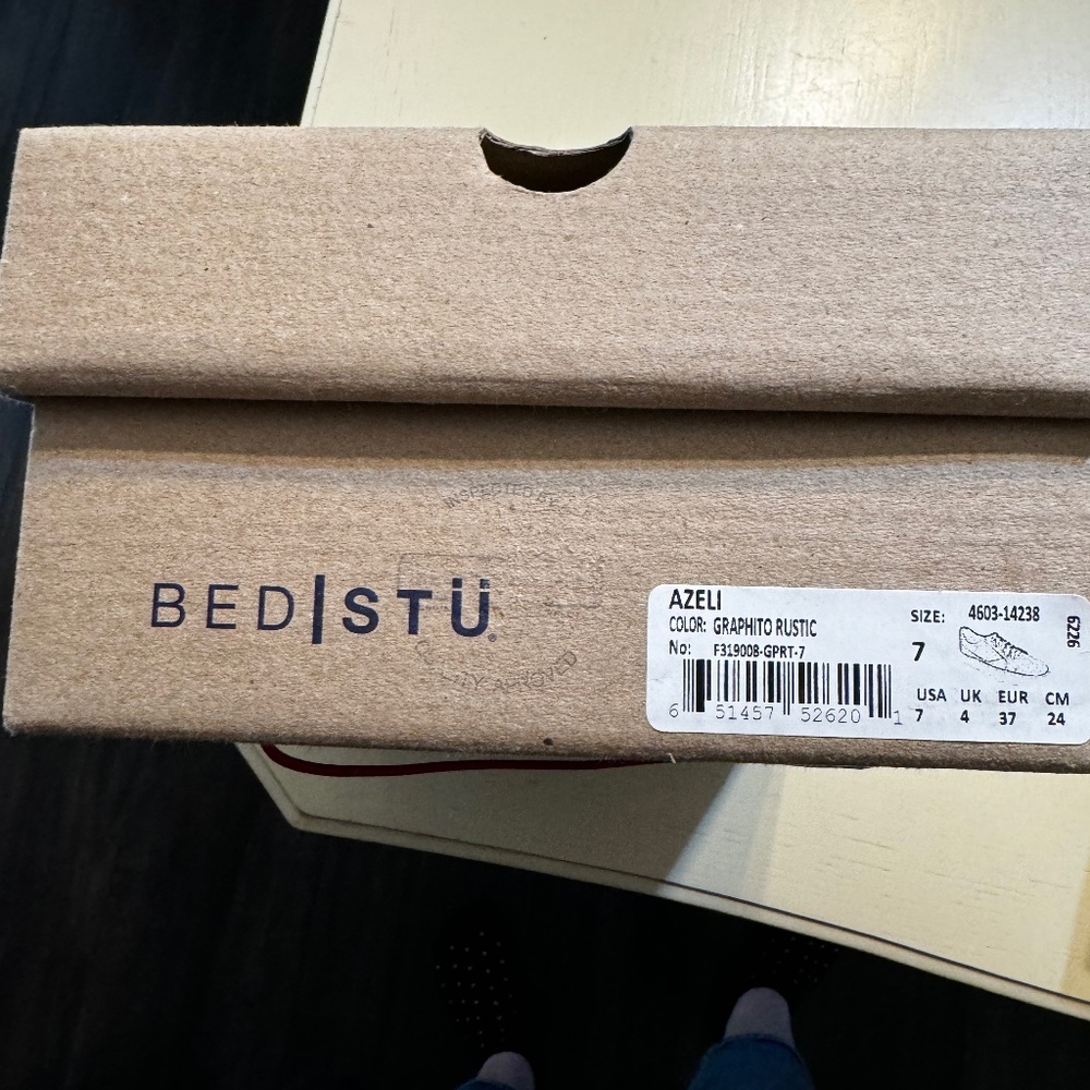 Bed/stu. Azeli